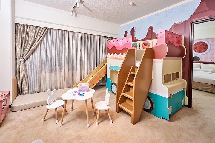 Room 15 of 52