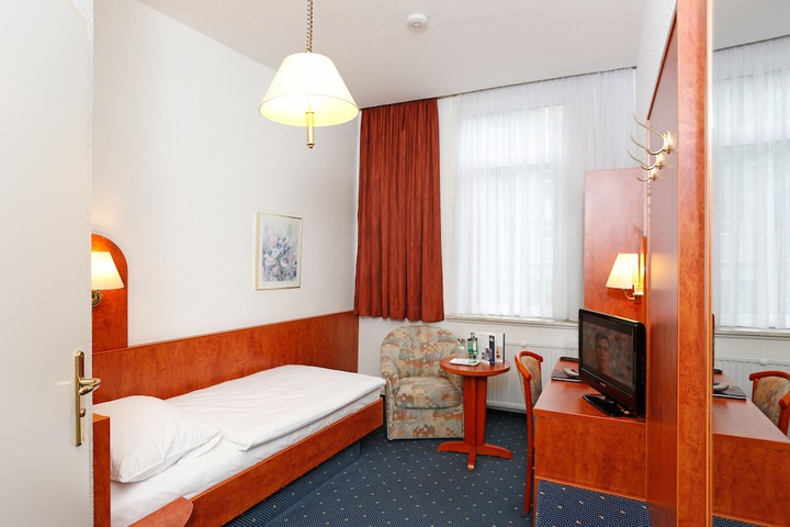 Room 7 of 31