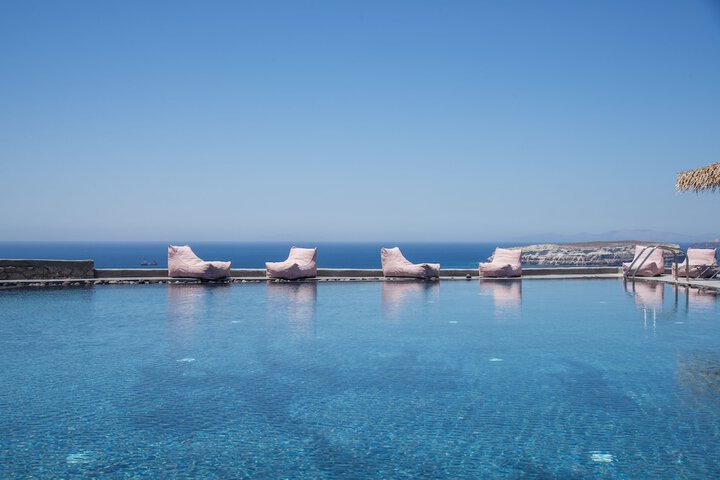 Hotel with Pool