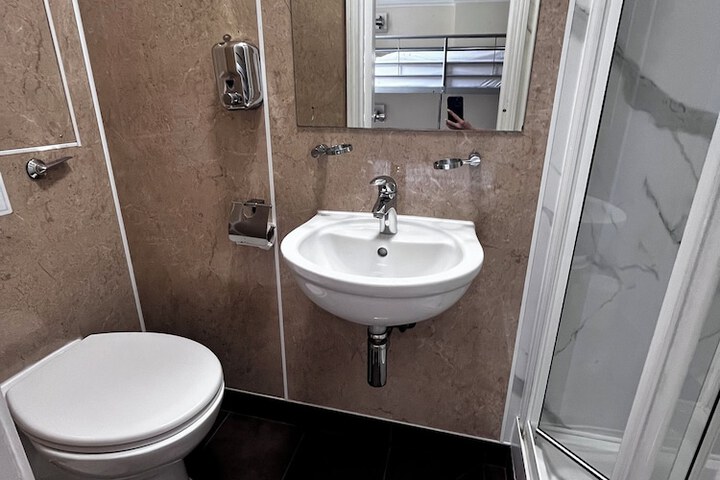Room 44 of 65