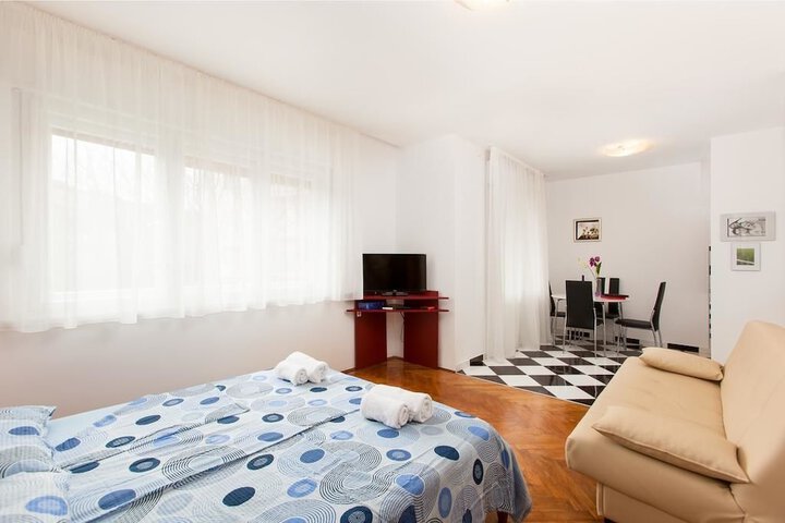Room 107 of 180