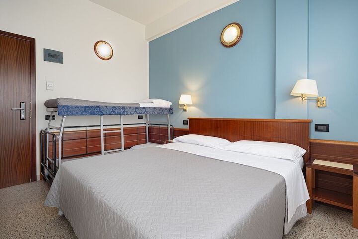 Room 5 of 42