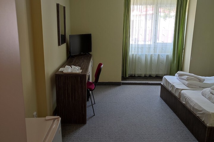 Room 15 of 62