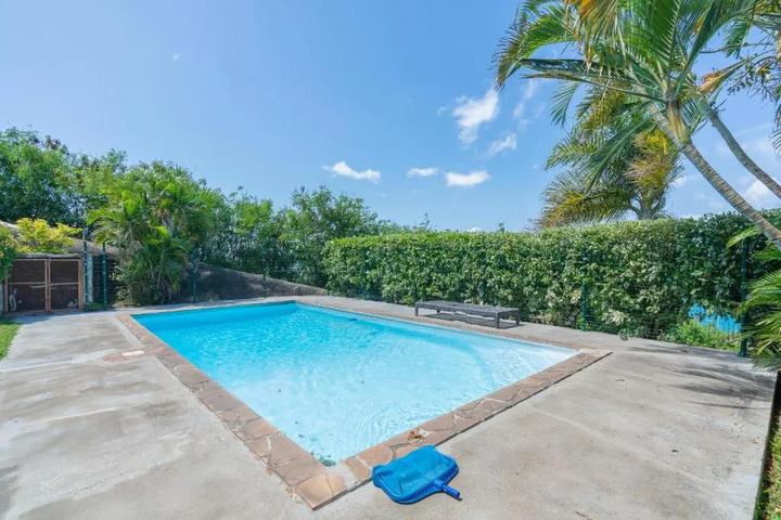 Pool 2 of 4