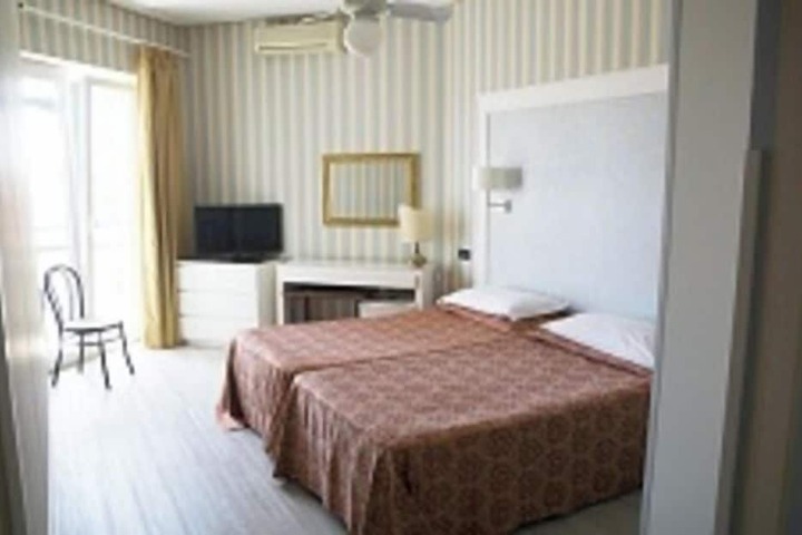 Room 22 of 82