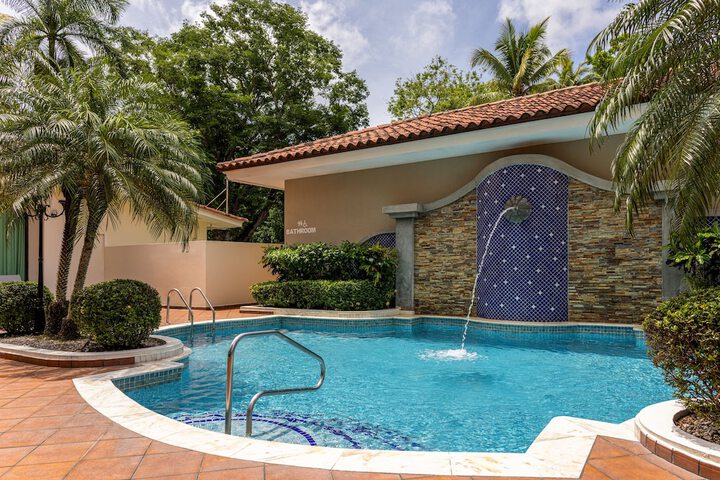 Hotel Pool