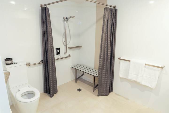 Room 34 of 41