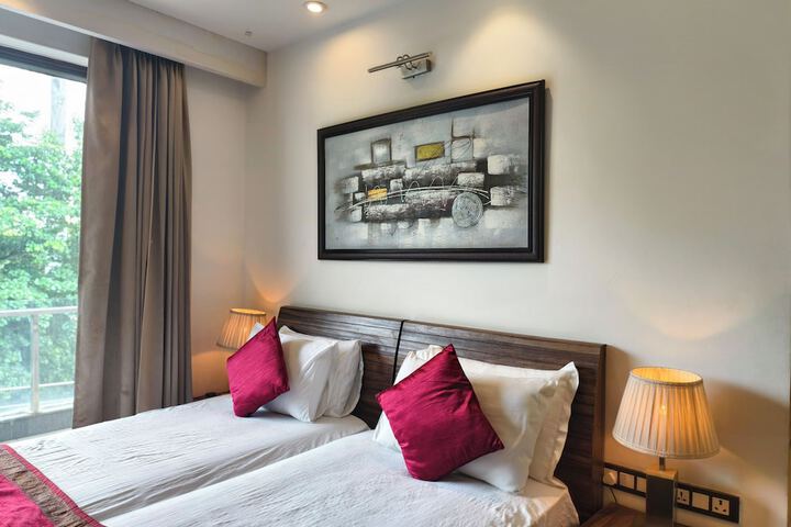 Room 34 of 90
