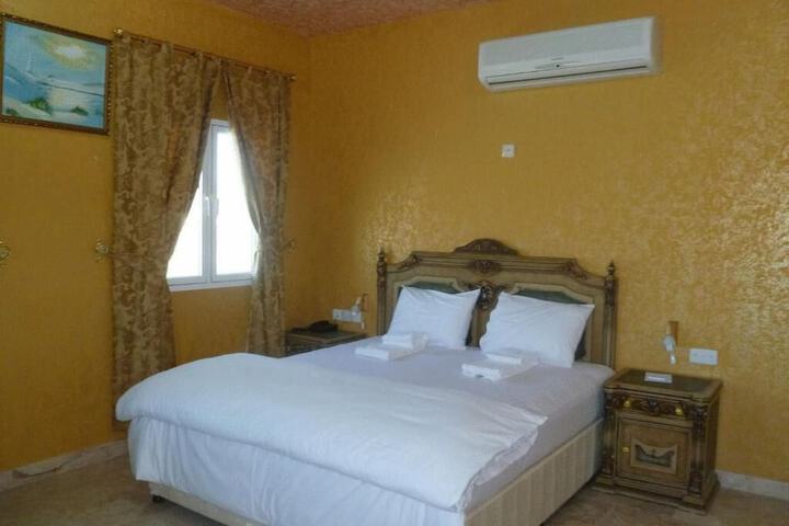 Room 8 of 13