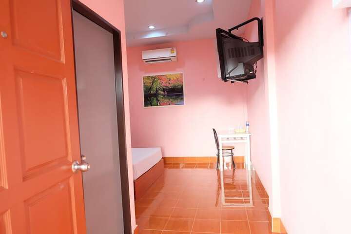 Room 6 of 23