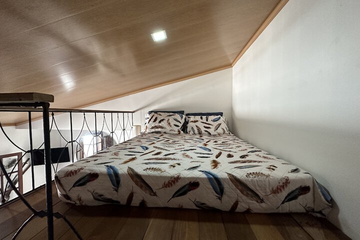 Room 33 of 180