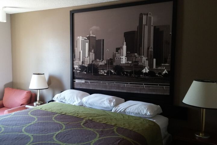 1 King Bed (1 of 19)