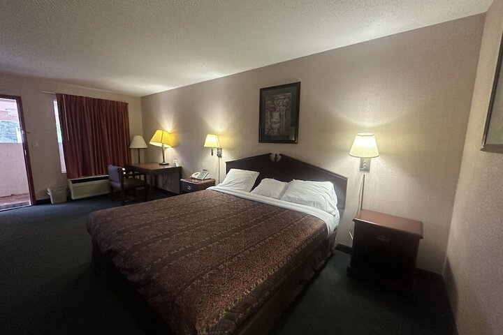 Room 6 of 27