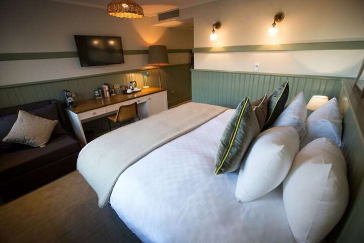 Room 10 of 40