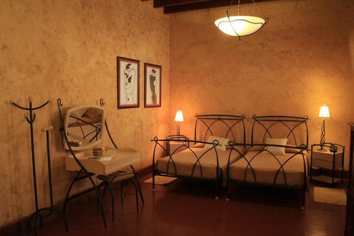 Room 2 of 3
