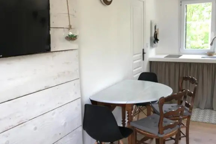Room 3 of 10