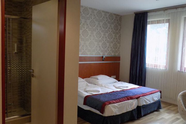 Room 7 of 41