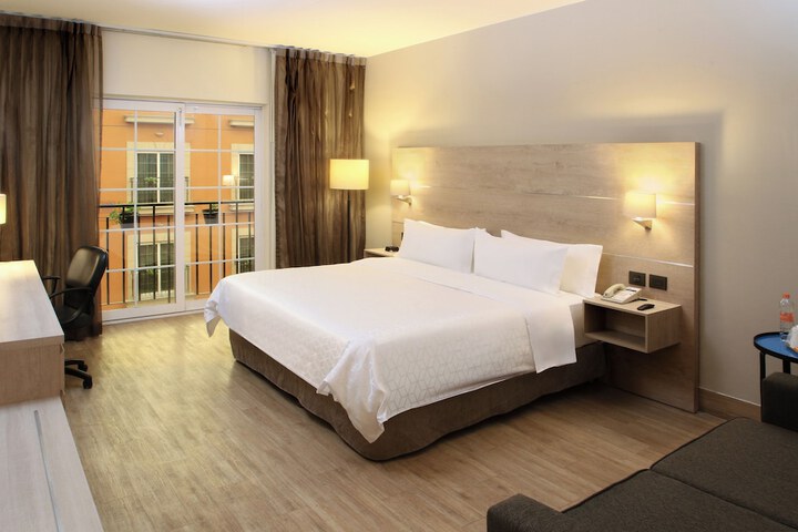 Room 3 of 51