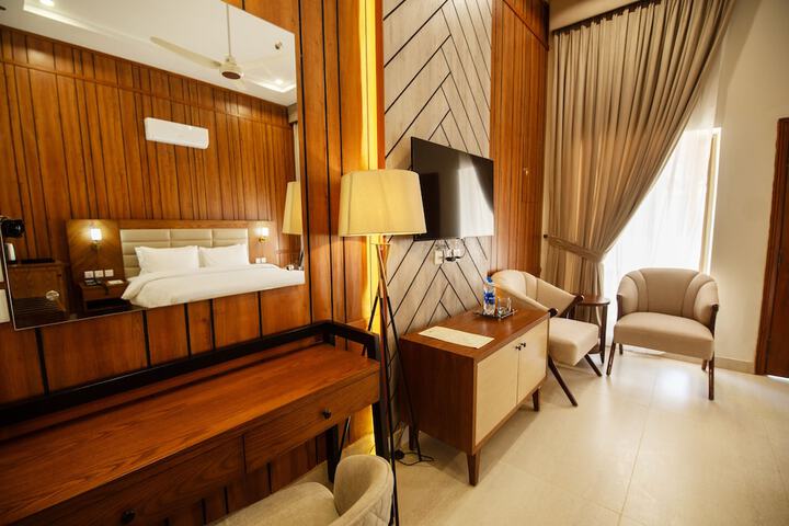 Room 14 of 27