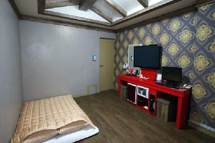Room 3 of 6