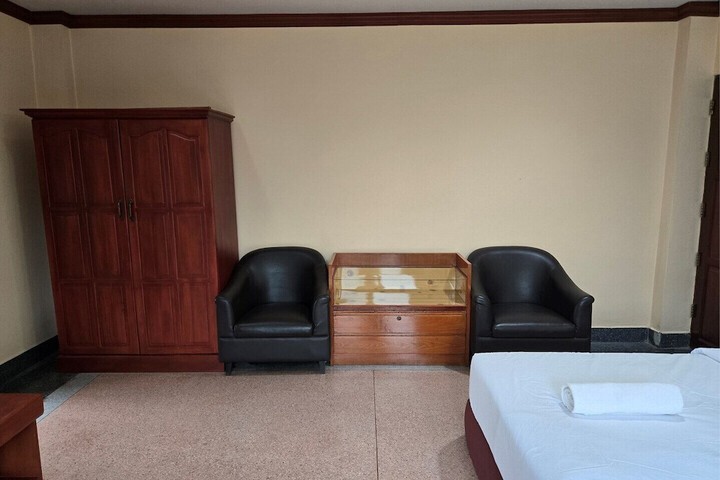 Room 37 of 108