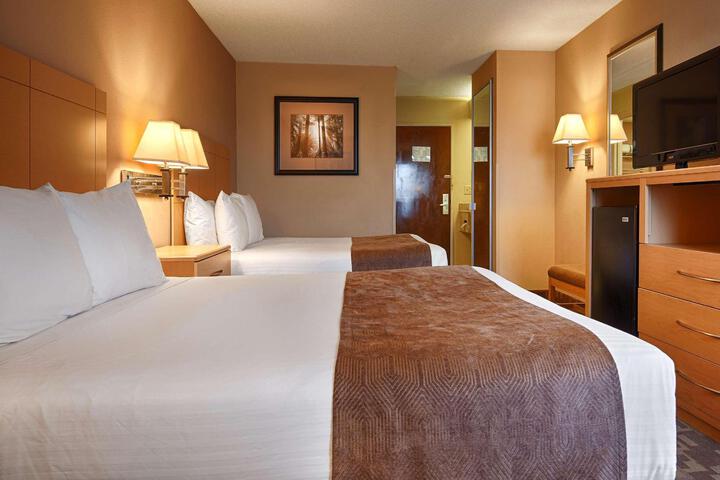 2 Queen Beds Microwave, Refrigerator WiFi Full Breakfast (13 of 14)