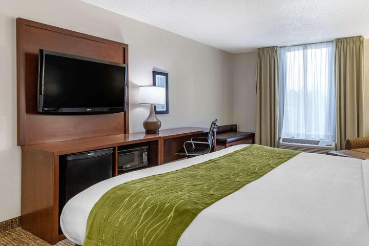 1 King Bed (1 of 14)