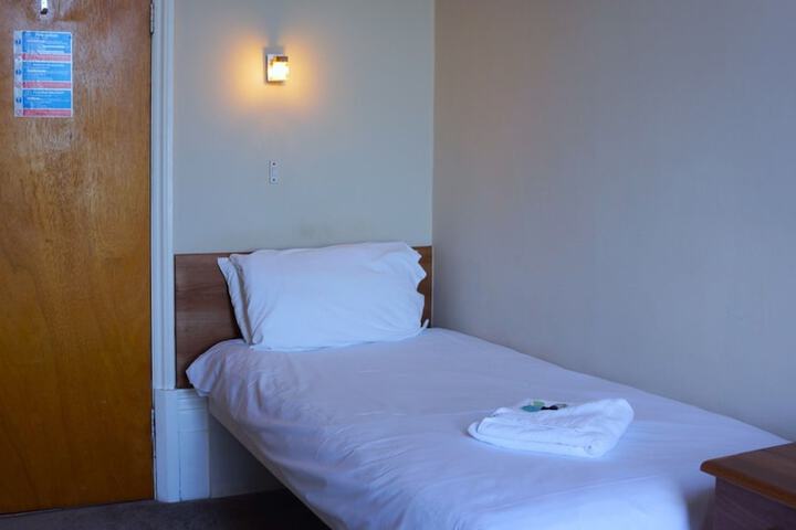 Room 103 of 162