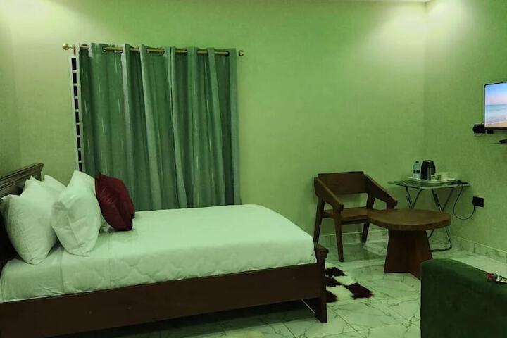 Room 6 of 23
