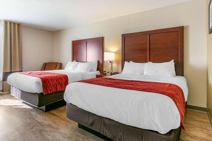 2 Queen Beds (6 of 7)
