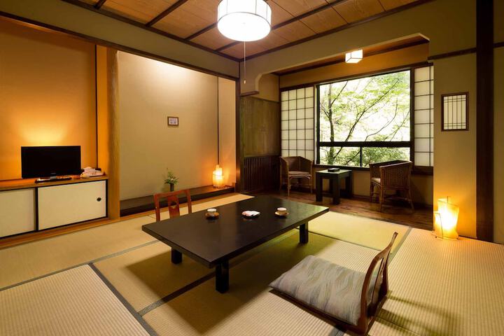 Room 8 of 42