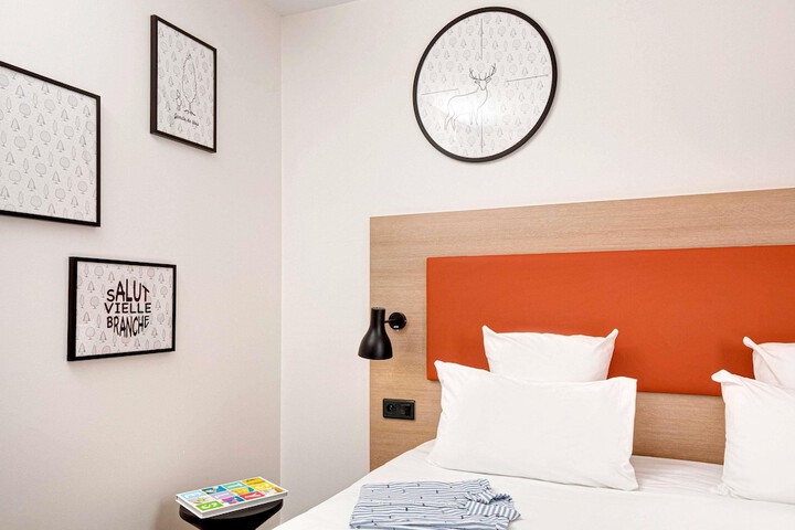 Room 15 of 103