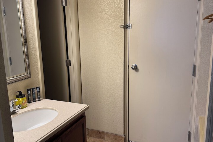 Room 7 of 16