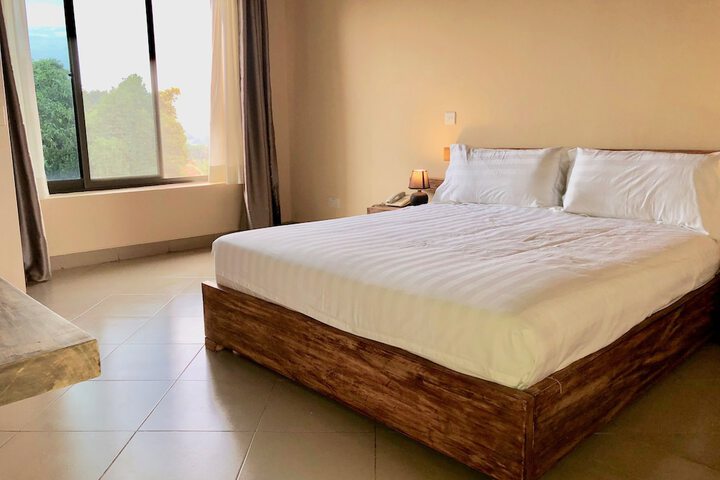 Room 7 of 32