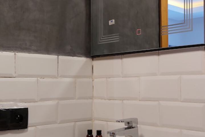 Room 60 of 84