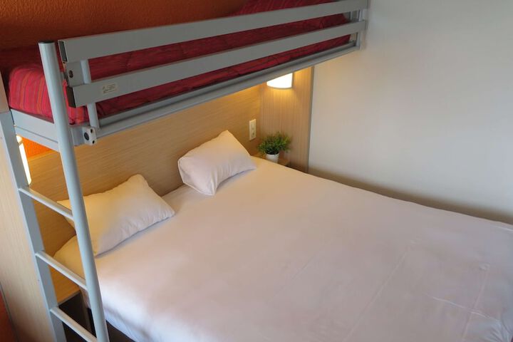 Room 8 of 48