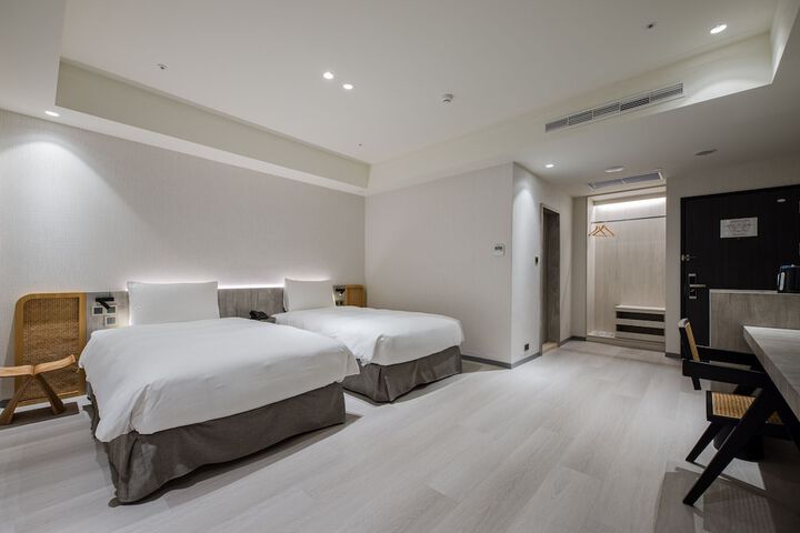 Room 11 of 50