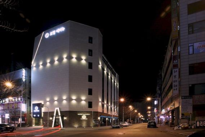 Avenue Nine Hotel