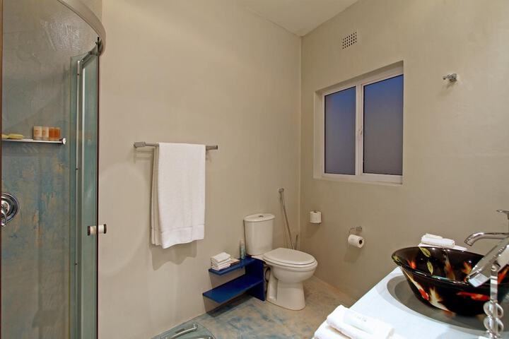 Room 34 of 63