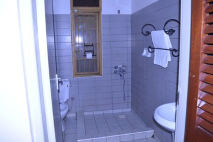 Room 5 of 29