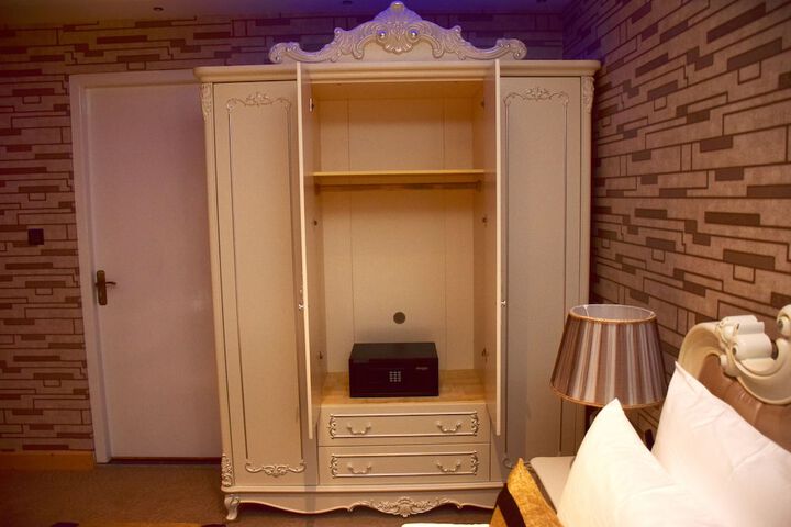Room 14 of 73