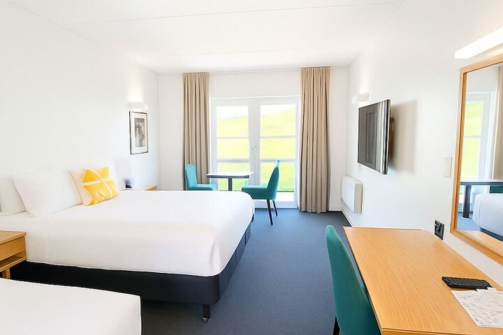 Room 7 of 32