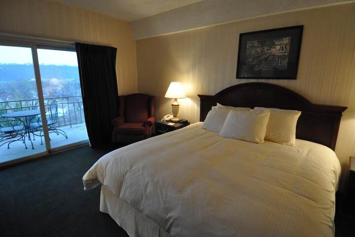Room 13 of 34