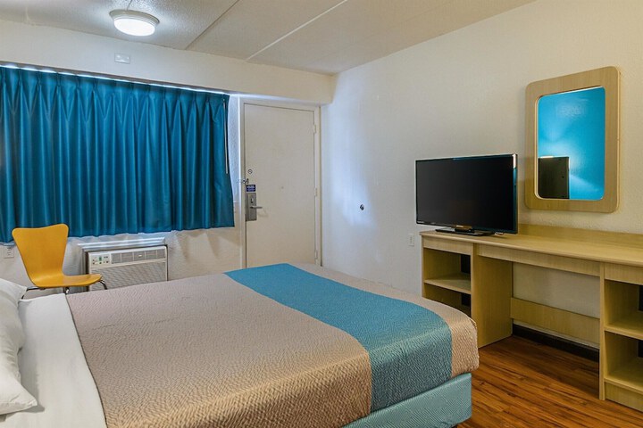 Room 12 of 47