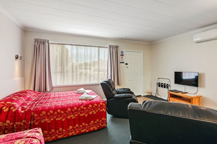 Room 11 of 38