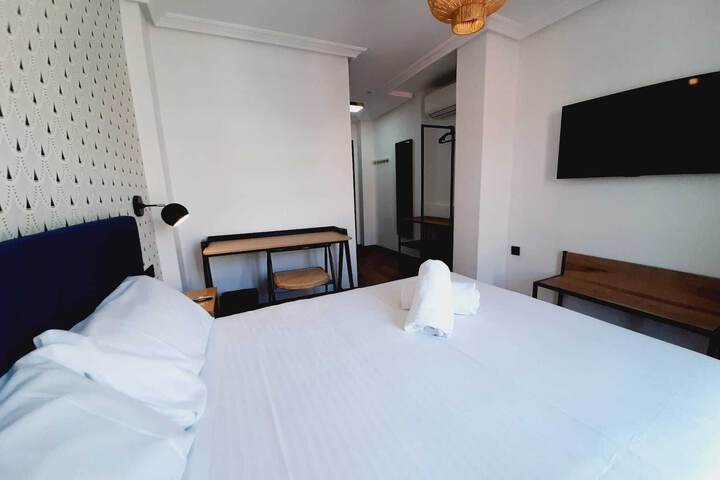 Room 32 of 79