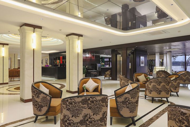 Entrance & Lobby