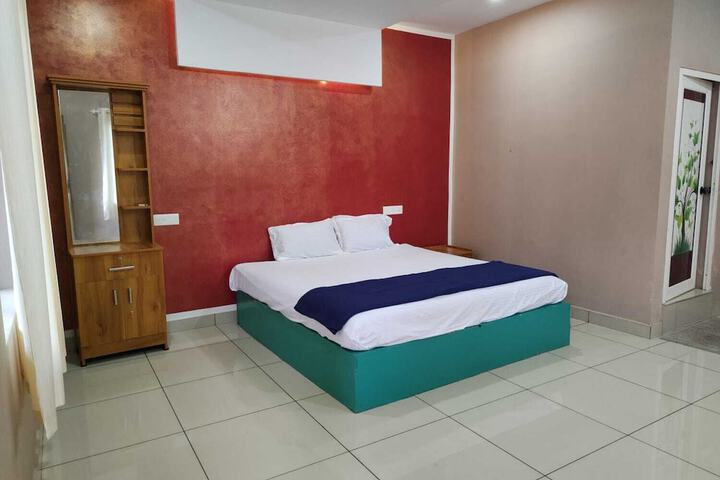Room 4 of 23