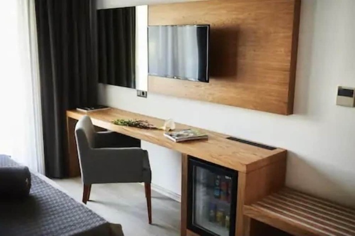 Room 6 of 48