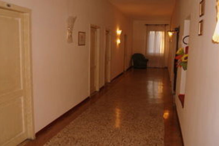 Ballroom/Hall 26 of 44